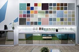 על בסיס הידע הזה ומחקרים רבים שהחברה עורכת. Glassmart Bandung