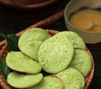 Begitu pula dengan proses pembuatannya, beberapa resep kreasi serabi berikut sangat praktis dan mudah dibuat di rumah. Resep Kue Serabi Kinca Dan Cara Membuat Bacaresepdulu Com Recipe Indonesian Desserts Asian Desserts Indonesian Food