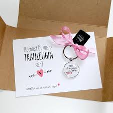Trauzeugin Geschenk Hochzeit Schlusselanhanger Mit Karte Trauzeuginnen Frage Mochtest Du Meine Trauzeugin Sein In 2020 Trauzeugin Geschenk Geschenk Hochzeit Trauzeugin