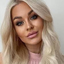 Cecilia Diamond's Instagram, Twitter & Facebook