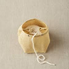 Mesh side stripes promote airflow to help keep you cool. Natural Mesh Bag By Cocoknits Yarn Bag Lili Comme Tout