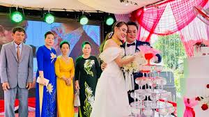 Hồ bích trâm lên tiếng về cảnh da thịt với cao minh đạt trước mặt bà xã trong phim dương cẩm lynh và bà xã ngoài đời của. Zi9bqv4ldff2um