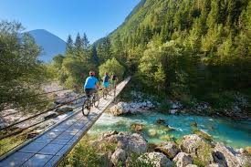 Der einzige nationalpark in slowenien, das paradies für freunde der unversehrten natur, rühmt sich der natursehenswürdigkeiten und gipfel der julischen alpen, unter denen der triglav (2864 m), der. Nationalpark Triglav Slowenien Reisefuhrer Kroati De
