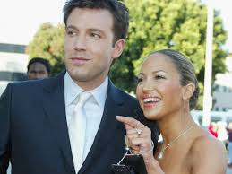 Jennifer lopez 'loved' getting her engagement ring from ben affleck www.usmagazine.com follow us weekly on facebook.com/usweekly follow us weekly on. I M Obsessed With Jennifer Lopez Calling Her Engagement Ring From Ben Affleck Whatever Glamour