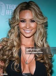 Angela Casares's Instagram, Twitter & Facebook