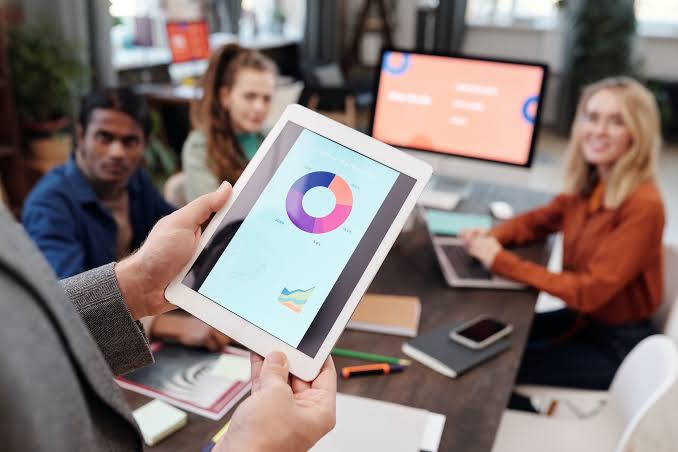 Social media analytics desk