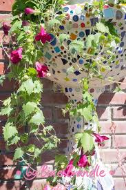Zauberhaftes Mosaik Als Bunter Origineller Blickpunkt Im Garten Idee Und Anleitung Aus Dem Buch Mein Bunter Garten Von B Mosaik Diy Mosaik Kreative Bilder