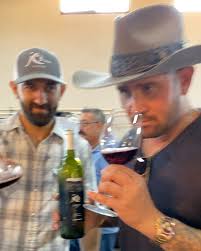 🇺🇸 Wine Tasting with my good friend and owner of JC Bravo 🍷 🍇 one of my  favorites wines in Valle de Guadalupe! @jcbravo_vinicola, -, 🇲🇽  Degustación de vino con mi buen amigo y dueño de JC Bravo ...