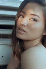 Julia Hamilton's Instagram, Twitter & Facebook