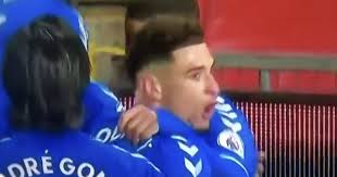 Everton have signed defender ben godfrey from norwich on. Everton Star Ben Godfrey Caught Telling Man Utd To F Off After Late Equaliser Daily Star