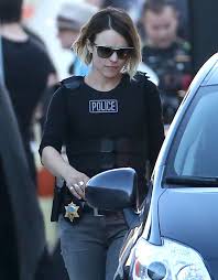 Rachel Mcadams On The Set Of True Detectives Rachel Mcadams True Detective Female Detective