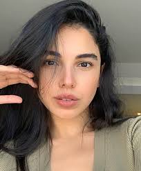 خاضت سلمى هذا المجال عندما دعتها إحدى صديقاتها لحضور جلسة تصوير. Ø¢Ø®Ø±Ù‡Ù† Ø³Ù„Ù…Ù‰ Ø£Ø¨Ùˆ Ø¶ÙŠÙ ÙÙ†Ø§Ù†Ø§Øª ØªØ¹Ø±Ø¶Ù† Ù„Ø£Ø²Ù…Ø§Øª Ù…Ù† Ø¹Ù…Ù„ÙŠØ§Øª Ø§Ù„ØªØ¬Ù…ÙŠÙ„
