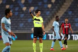 Jumlah pemain dalam permainan sepak bola adalah. Sapir Berman Wasit Transgender Pertama Di Sejarah Sepak Bola Israel Sport Tempo Co