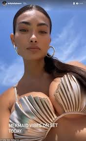 Kelly gale has awesome photo shoots. Victoria S Secret Model Kelly Gale Turns Up The Heat In Clamshell Bra Duk News