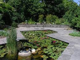 Es hat viele abgelegene wege, seen und obstgärten. Wassergarten Stadt Sg Ch