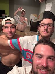 Salut boys and girls de notre belle ligue de balle! Suite à un autre  accident survenue ce fin de semaine, j'ai pensé vous donner le lien de la  grille que j'ai acheté