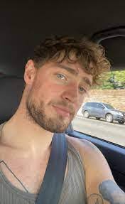 Justin Brode's Instagram, Twitter & Facebook