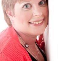 Tracey Emerson's Instagram, Twitter & Facebook