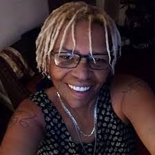 Dee Spivey's Instagram, Twitter & Facebook