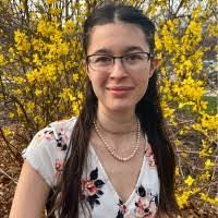 Hayley Peck's Instagram, Twitter & Facebook