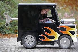 World S Smallest Car Watkins And Perrywinkle Customs Designed The World S Smallest Car Perfectly Street Legal And Capable Of H Small Cars Custom Cars Tiny Cars