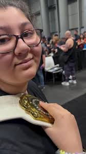 Rhea Ripley es un amor. 😭🖤 #rhearipley #traduccionesluchalibre  #wweespañol #wwe #latam #mosherz #demitibennett #Mami #TheNigthmare