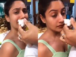 The beautiful surbhi chandna recently met with pinkvilla to give us an insight into what she eats in a day! Naagin 5 S Surbhi Chandna Smelling The Cake Illustrates The Woes Of People On Dieting Watch Video Times Of India
