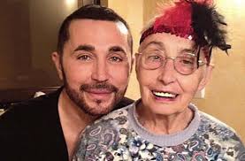 Fantasy, il suo 45 giri di debutto, rocking rolling (1983) ottiene ottimi risultati di vendita. Tanto Dolore Tragedia Per Il Cantante Scialpi Cosa E Successo