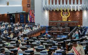 Ahli dewan rakyat dipilih oleh rakyat melalui pilihanraya 5 tahun sekali. Breaking Dewan Rakyat Secretary Replaced For Failing To Keep No Confidence Motion Secret The Third Force