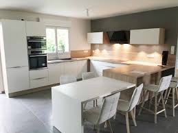 L'îlot avec la plaque de cuisson permet de. Cuisine Laquee Blanche Selection Des Meilleurs Modeles