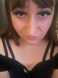 Would you date a pre op trans girl? 😘