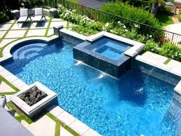 Piscine De Jardin De Luxe En 25 Idees Avec Une Touche Mediterraneenne Piscine Et Jardin Jacuzzi Exterieur Piscines Design