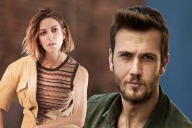 Aras bulut i̇ynemli y su novia bilge önal de vacaciones !!! 6 Yillik Birliktelik Bitti Bige Onal Ve Aras Bulut Iynemli Ayrildi