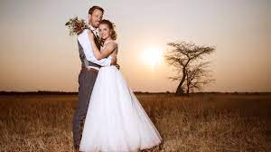 Check spelling or type a new query. Bauer Sucht Frau Star Anna Heiser An Hochzeitstag Alleine Promiflash De