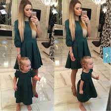 Abiti lunghi a fiori, chemisier impreziositi da balze e modelli a kimono. Madre Figlia Abiti Da Sposa Elegante Autunno Mamma E Figlia Vestiti Festa Famiglia Mamma E Me Abiti Abiti Mamma Sera Mum And Daughter Mum And Daughter Clothesmommy And Me Aliexpress