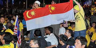 Jalur pada bendera malaysia ini menggambarkan tentang satu haluan yang luruh, arah tujuan yang sama yang diikuti. Warga Malaysia Mulai Benci Bendera Negaranya Merdeka Com