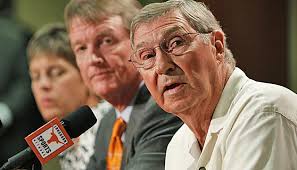 Texas AD not for expanding, but admits courting Notre Dame