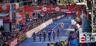 After 295 kilometres in the saddle the frenchman outsprinted ben swift and jurgen roelandt at the famous via roma. Volg Hier Milaan San Remo 2020 Wielerflits