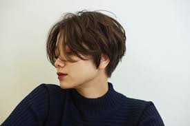 2017年冬のトレンドとして 短めのヘアスタイルが人気あります 特に肩より上のショート ボブの人気が高いです 2017年冬大注目のショート ボブのヘアスタイルを 5つご紹介致します ハンサムショート トレンドヘアスタイル ショートヘア