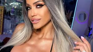 Anda Adam a invitat mai multe vedete la lansarea propriului parfum, iar la  final le-a pus să își achite consumația