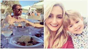 Colleen rowlands is the gorgeous soccer wag of welsh international and arsenal midfielder, aaron ramsey. Potret Aaron Ramsey Liburan Ke Pantai Bareng Keluarga Tribunnews Com Mobile