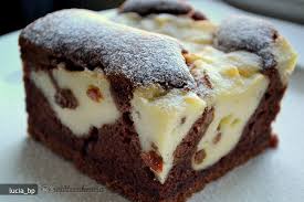 Prajitura albinita sau prajitura cu foi cu miere, unul din deserturile copilariei, atat de iubit si de apreciat de toata lumea. Reteta Prajitura Cu Branza De Vaci