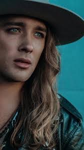 Travis Wunderlich's Instagram, Twitter & Facebook