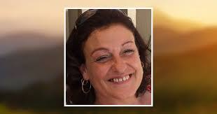 Leslie Searles's Instagram, Twitter & Facebook