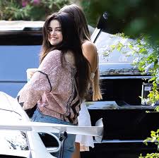 Selena gomez icon w/ headers! Selena Gomez Photographed Out In Off The Shoulder Blouse And Jeans