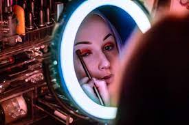 What Is The Best Lighting For Makeup Application And What To Avoid Moonlight Design