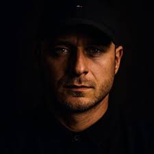 Są ludzie, którzy czekają na Ciebie 1 rok i inni, którzy zapominają o Tobie  w 1 weekend 🥀