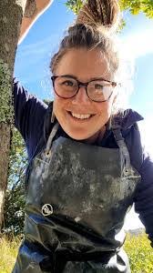 Elizabeth Lean's Instagram, Twitter & Facebook