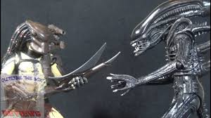 Colonial marines vs aliens xenomorph alien super set power loader figures lanard. Alien Vs Predator Kenner Tribute Neca Alien And Predator Toys R Us Exclusive Youtube