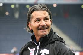 Hugi soitti ensin maccabi haifan nuoruudessa. Gerald Baumgartner Fussballspieler 1964 Wikipedia